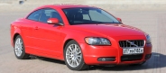 Красный кабриолет Volvo C70